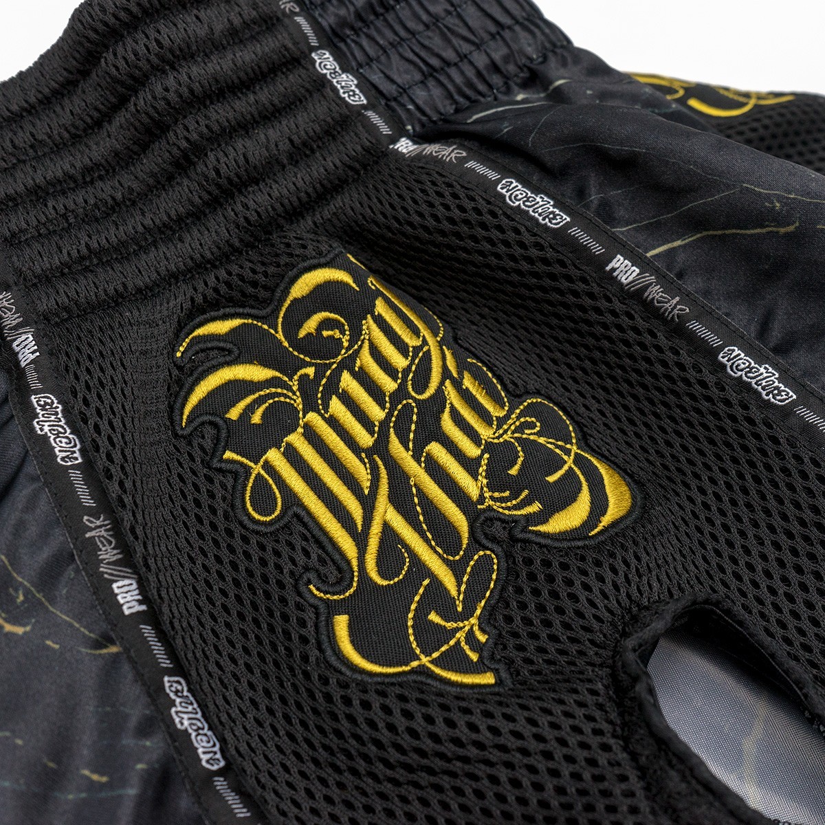 Šortky Muay Thai FUJIMAE ProWear Print Black/Gold